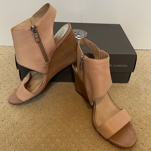 Vince Camuto "Lyssia" blush Wedges | Size 8